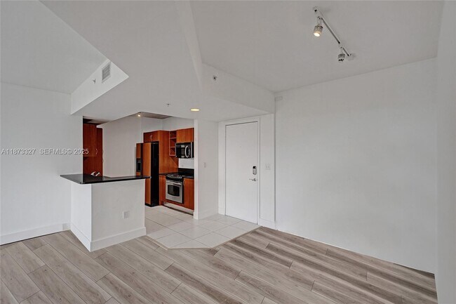 Building Photo - 2775 NE 187th St