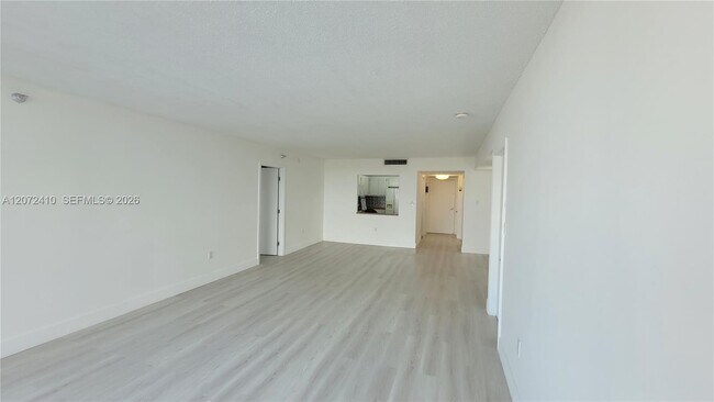 Building Photo - 20515 E Country Club Dr