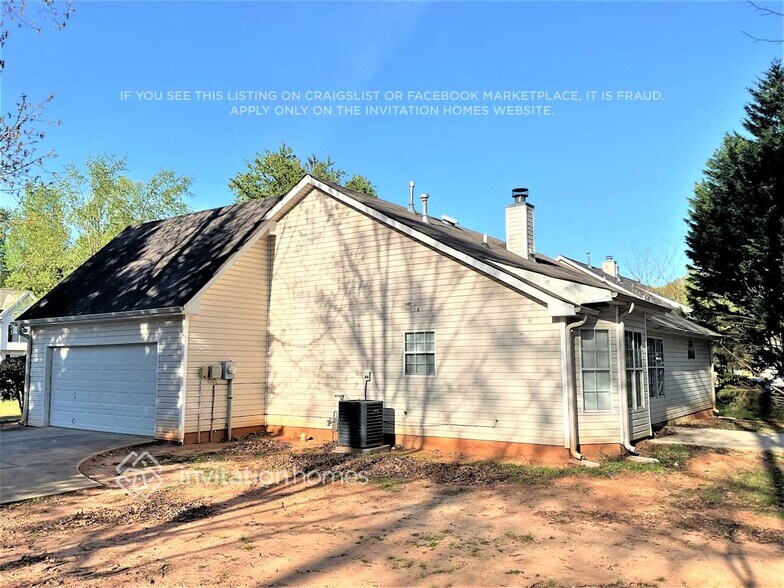 Building Photo - 290 Hunters Chase