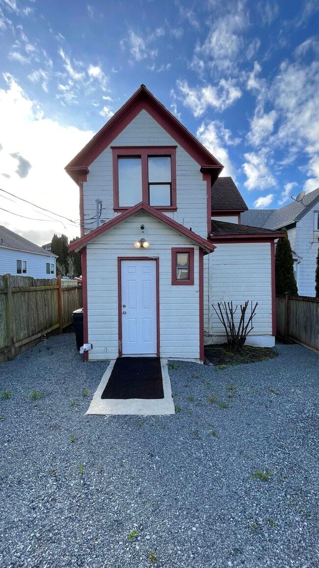 Building Photo - 2911 Nassau St