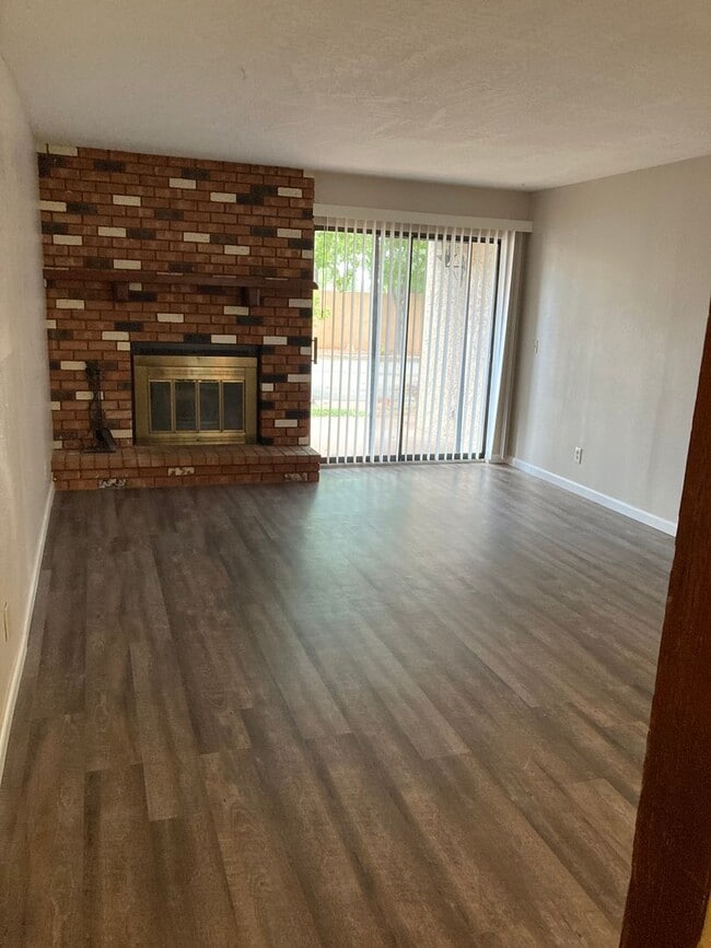 Building Photo - Renovated one bedroom