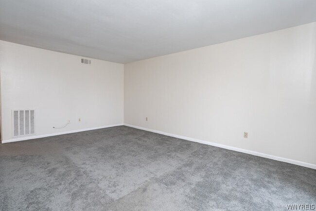 Building Photo - 45 Beehunter Ct