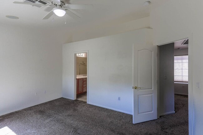 Building Photo - Painted Desert Golf Community Townhome