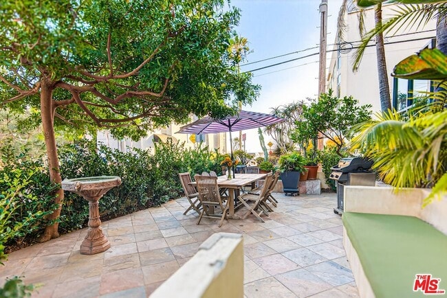 Building Photo - 11 Voyage St