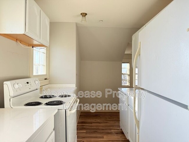 Building Photo - 139 NW Front St