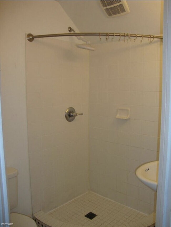 Building Photo - 4 br, 4 bath House - 308 North Linn Street...