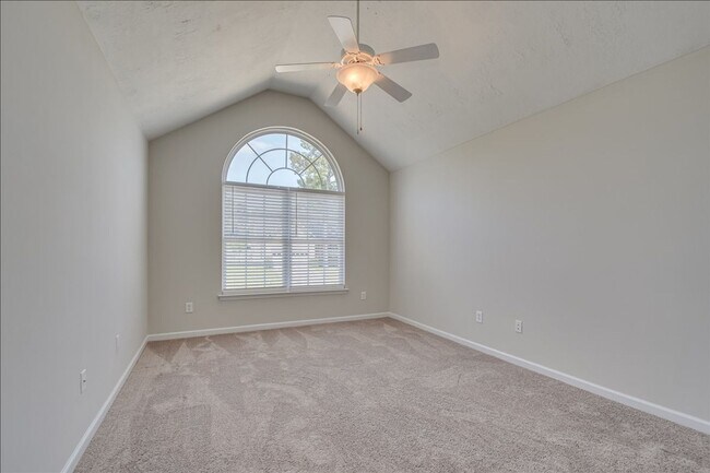 Building Photo - 412 Trestle Ln