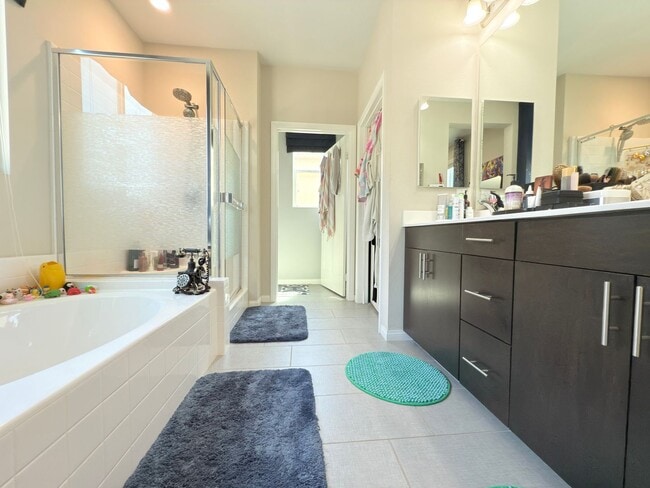 Building Photo - Beautiful 3 Bedroom in Private Community