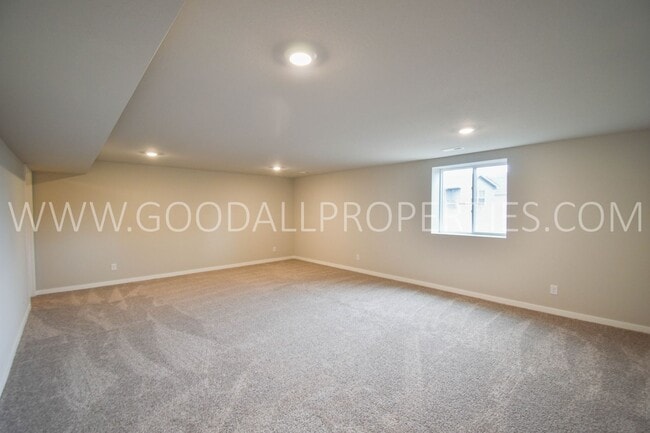 Building Photo - 4 Bedroom 3 Bath Ranch Finished Basement i...
