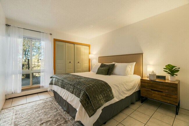 Building Photo - 159 K Calle Ojo Feliz