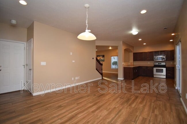 Building Photo - 6762 W Callery Ln