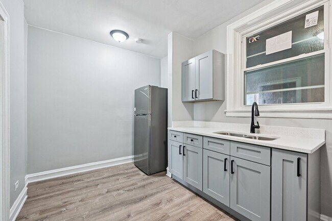 Building Photo - 2506 E 78th St