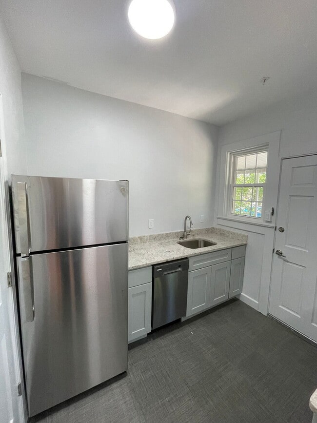 Building Photo - Recently remodeled 2/1 in Midtown!