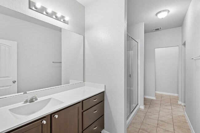 Building Photo - Large 4 bed, 2.5 bath Home in Meadows of K...