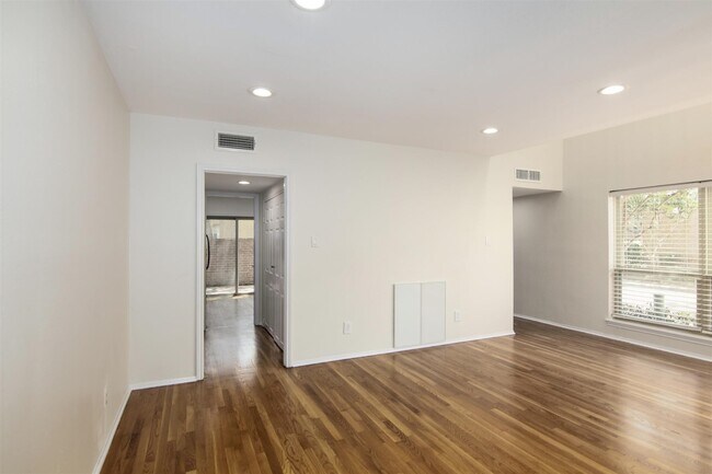 Building Photo - 2066 Augusta Dr