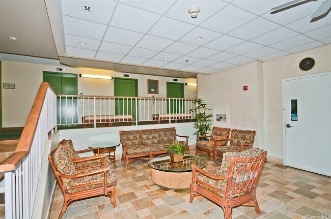 Building Photo - 229 Paoakalani Ave