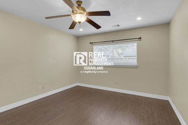 Building Photo - Fantastic Katy 3-2 close to everything