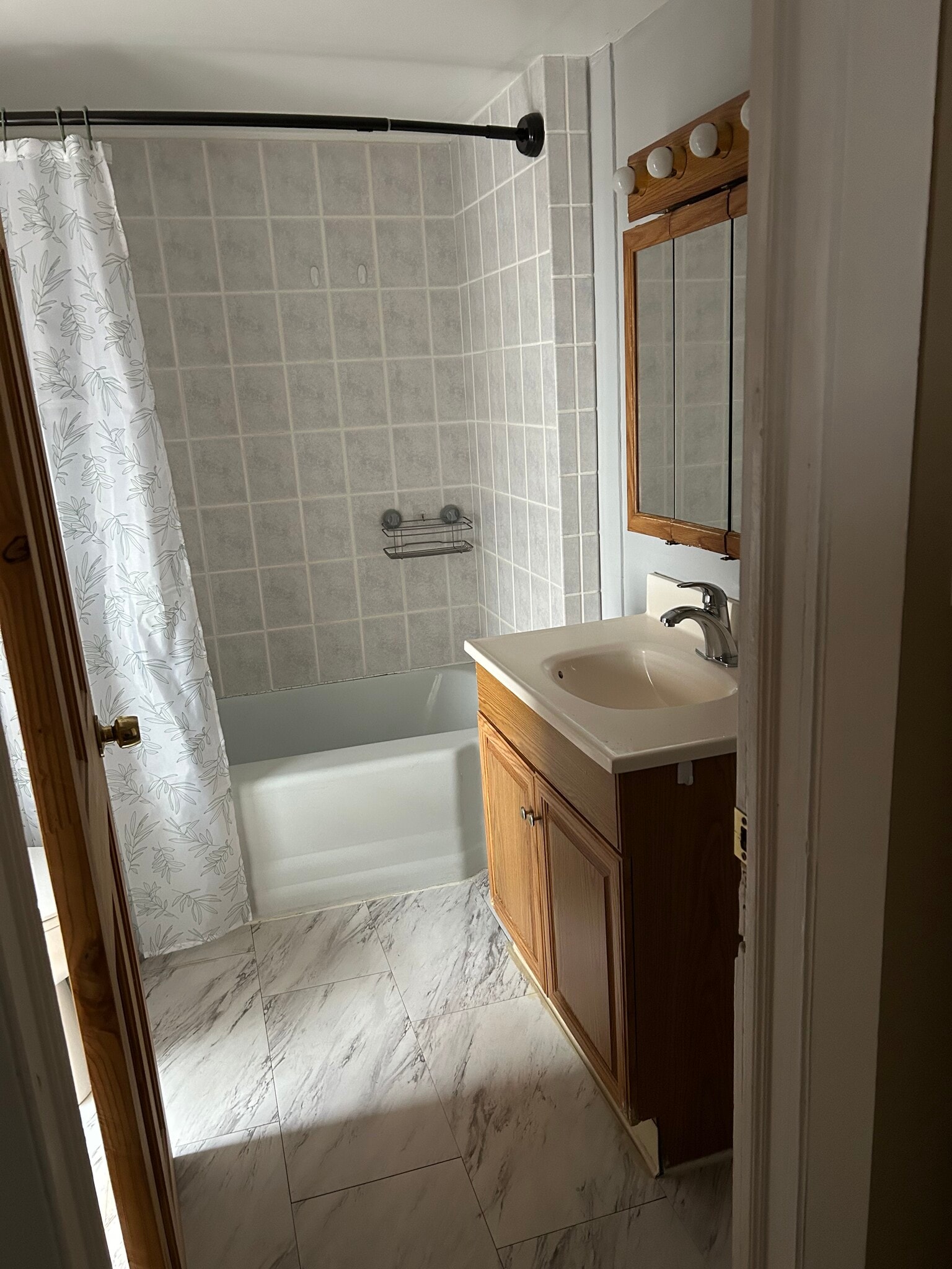 Bathroom - 19 Warwick St