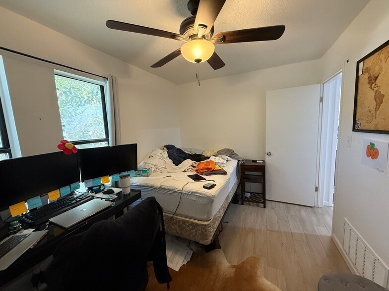 Building Photo - Room in House on Southwest Dr