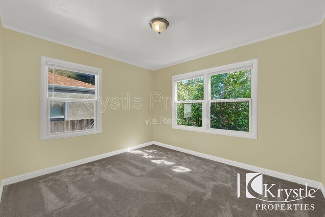 Building Photo - 579 Cedar St