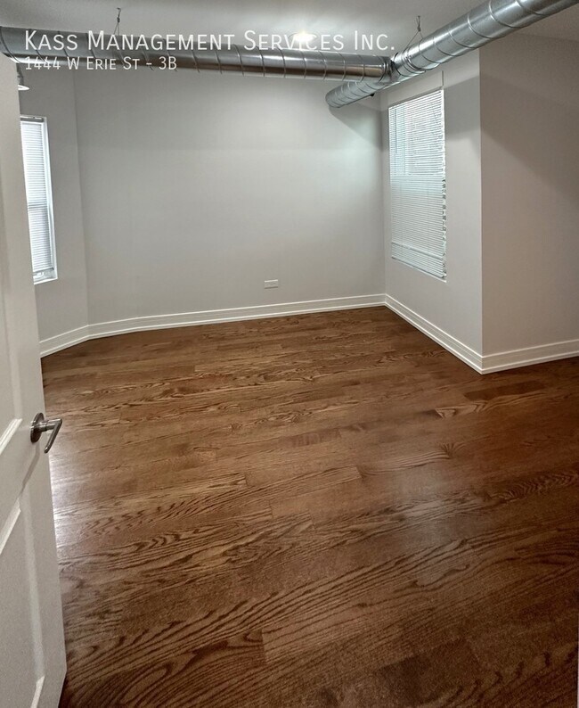 Building Photo - 1444 W Erie St