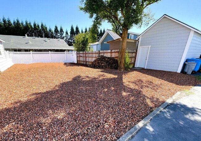 Building Photo - 5250 Whispering Creek Dr