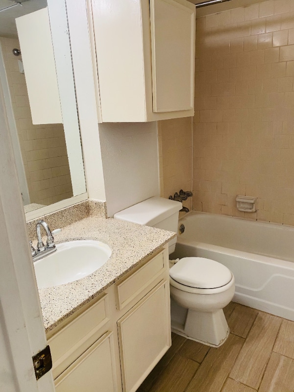 Building Photo - 1414 Castle Ct
