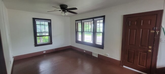 Building Photo - 216 8th Ave