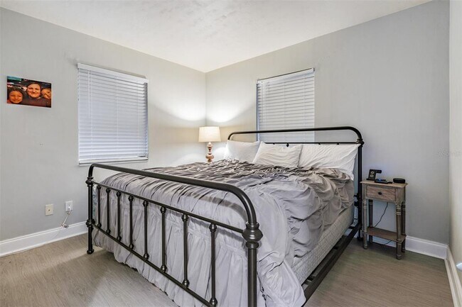 Building Photo - 6985 Merrick Ln