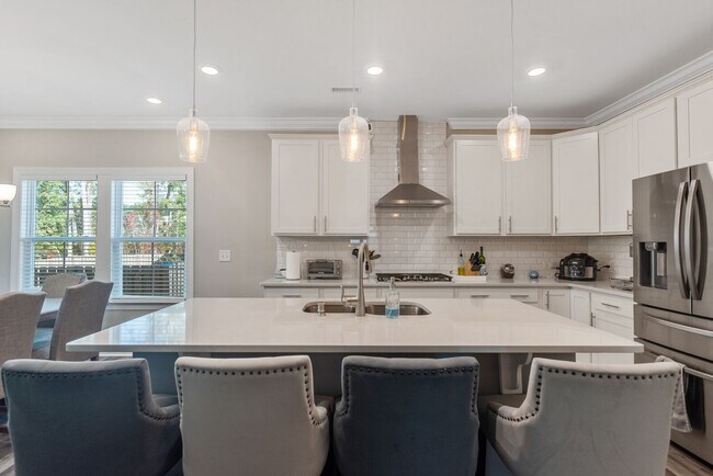 Building Photo - AVAILABLE in July Charming 3-Bedroom, 2-Bath Ranch-Style Home