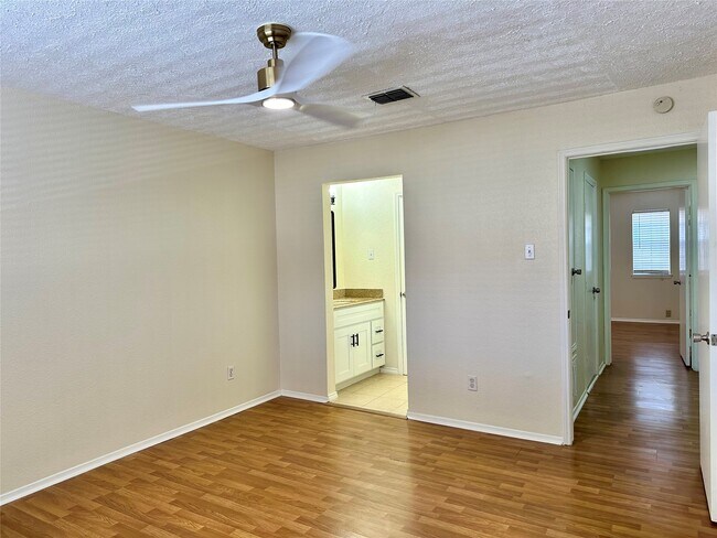 Building Photo - 1715 Moritz Dr