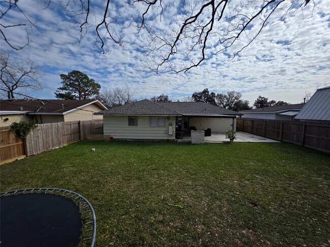 Building Photo - 10315 Carthage Dr