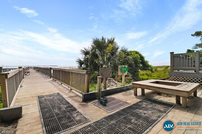 Building Photo - Move-In Ready 2 Bedroom Condo – Steps from Port Royal Sound - Available Now!