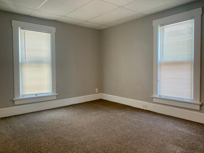 Building Photo - 205 6th St NW