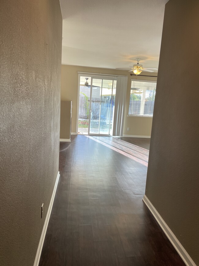 Living room - 237 Buffet Ct