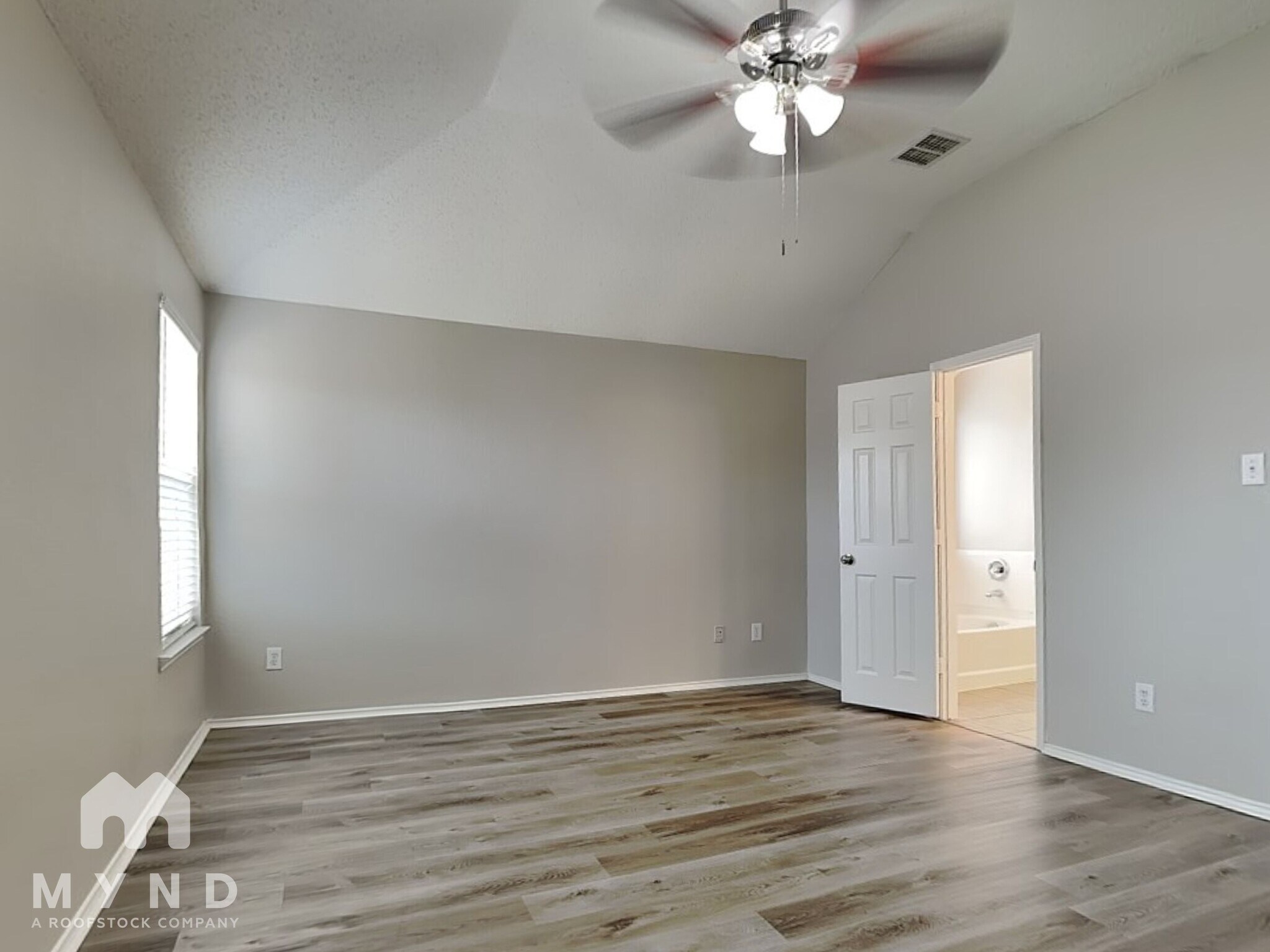 Building Photo - 1122 Buckingham Dr