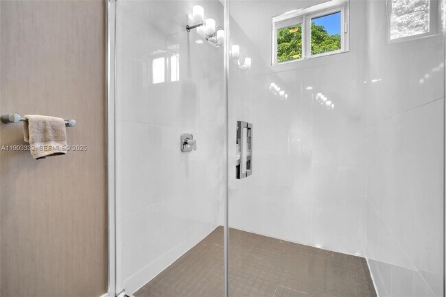 Building Photo - 3167 SW 25th St