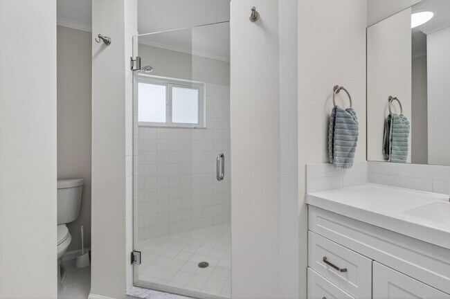 Building Photo - 802 Mallard Dr