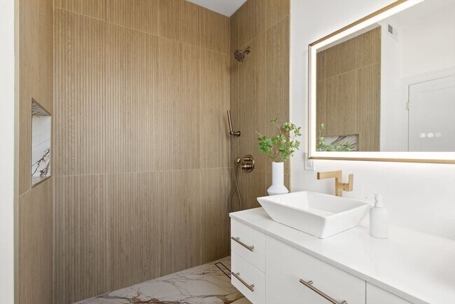 Building Photo - 100 Bennington St