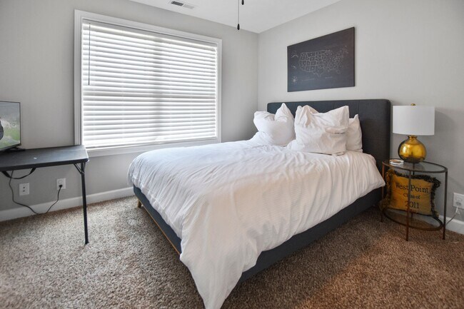 Building Photo - Pet Friendly Four Bedroom!