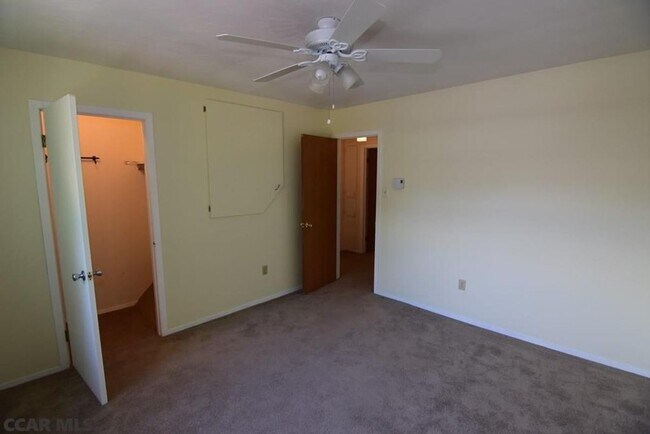 Building Photo - Woods Edge 2-Bedroom Townhome!