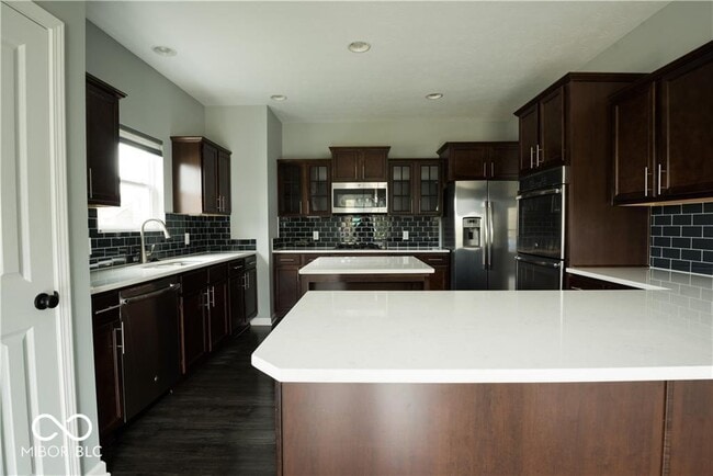 Building Photo - 15665 Eastpark Dr