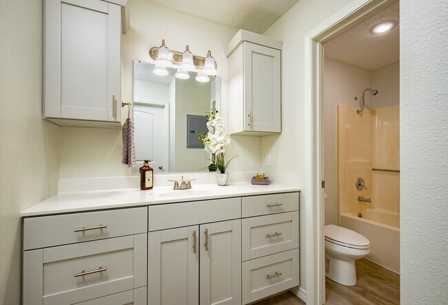 Building Photo - BQ 308