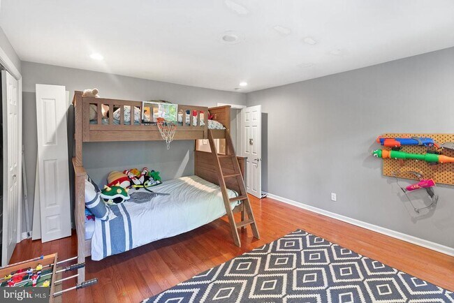 Building Photo - 213 Montrose St