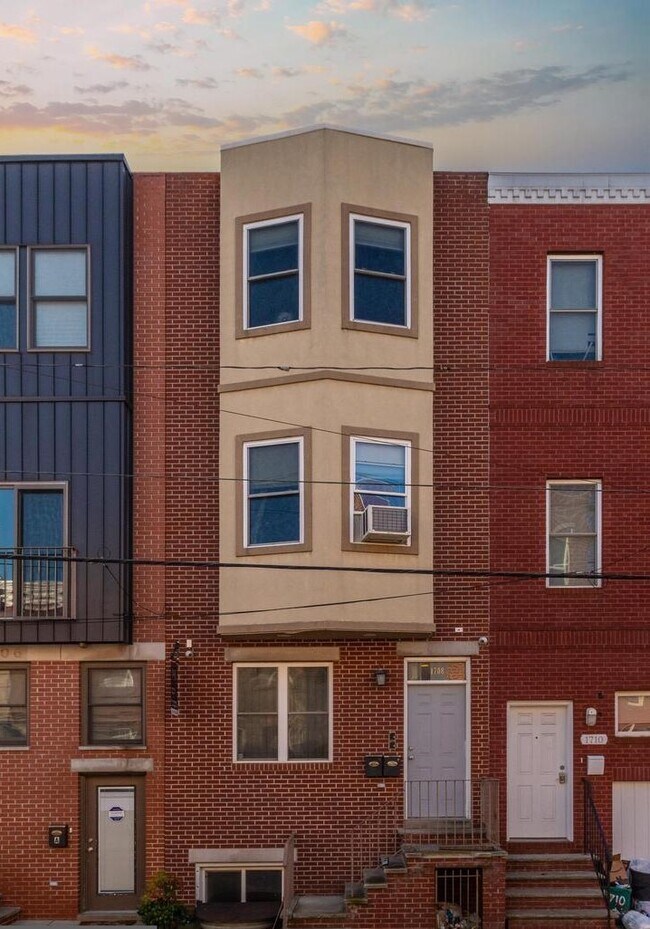 outside - 1708 Fontain St