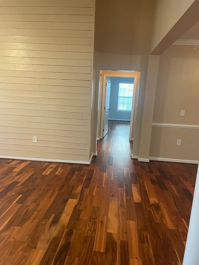 Building Photo - Updated 2  Bedroom, 2 Bath Condo  - Westwood Village at Charter Colony