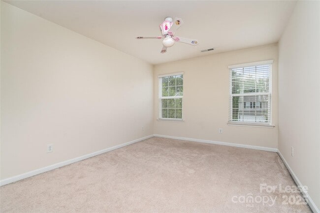 Building Photo - 493 Twelve Oaks Ln