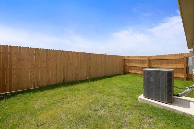 Building Photo - 138 Yearling Wy