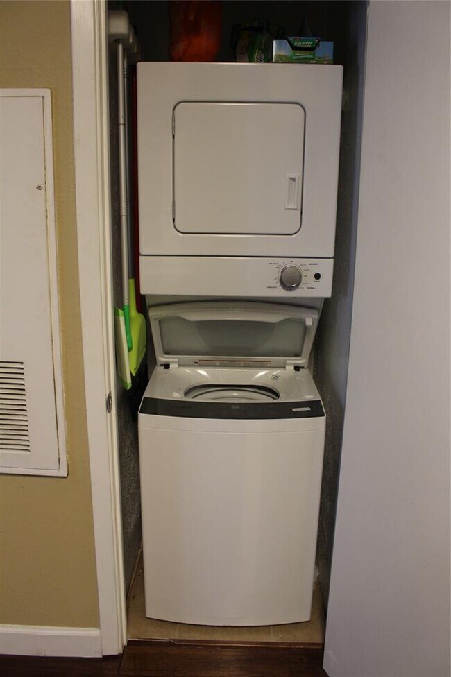 Building Photo - 2801 Rio Grande St