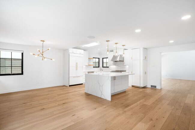 Building Photo - LUX 3BD, 2BA Belcaro Home with 2-Car Garage